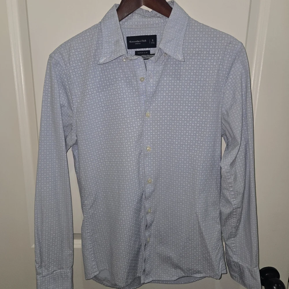 Abercrombie & Fitch Light Blue Casual Button Down Shirt - Picture 1 of 3